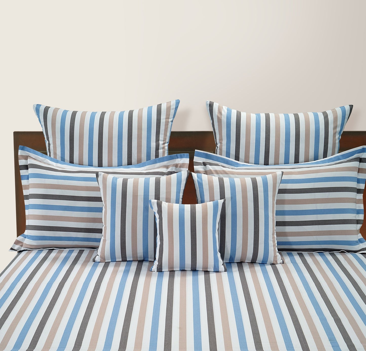 Linda Comforter Set